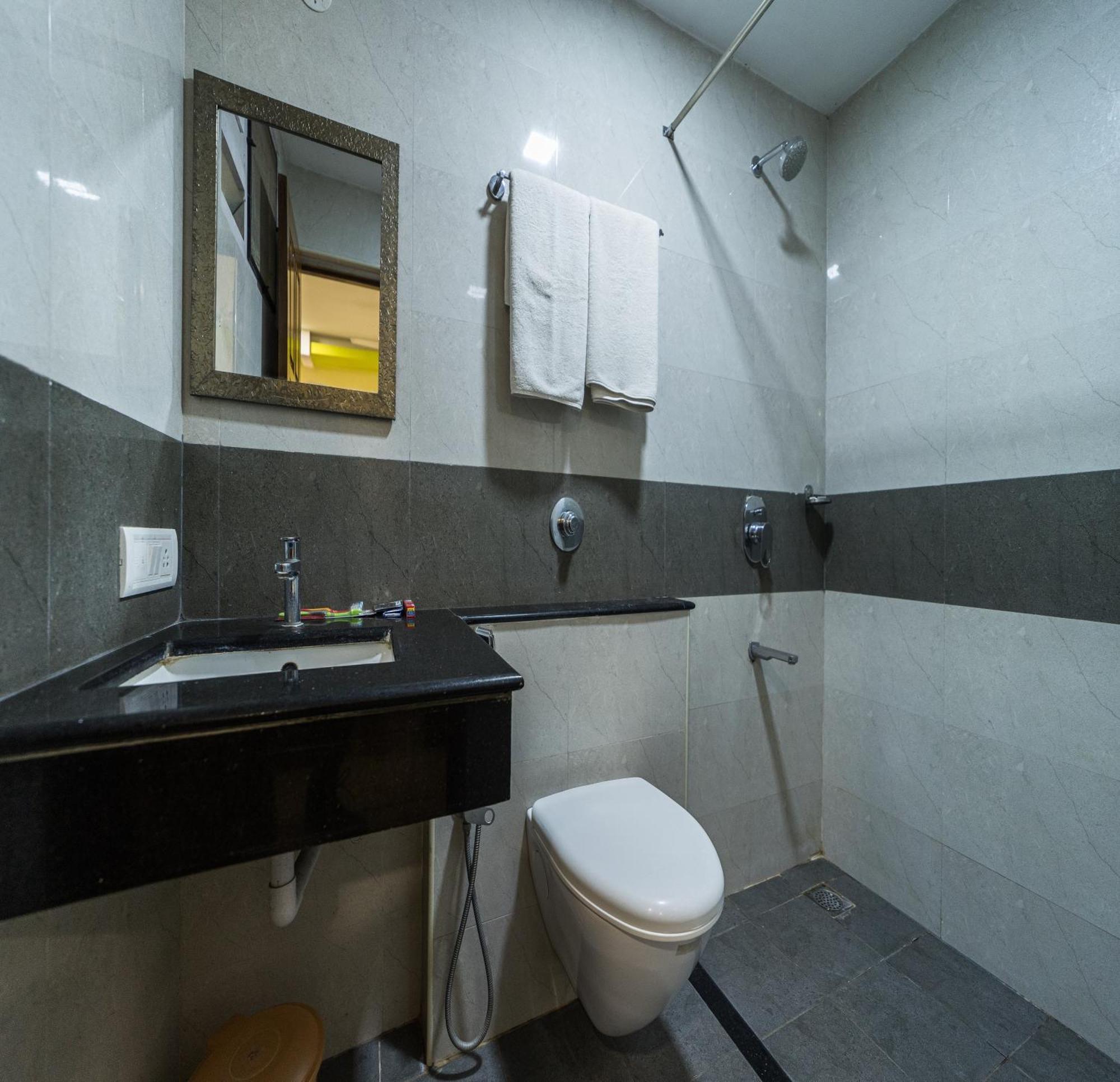Sau Residency Hotel Kanchipuram Eksteriør billede